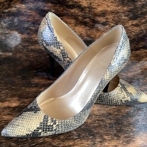 Vintage Stuart Weitzman Snakeskin Design Pointy Toe Heels